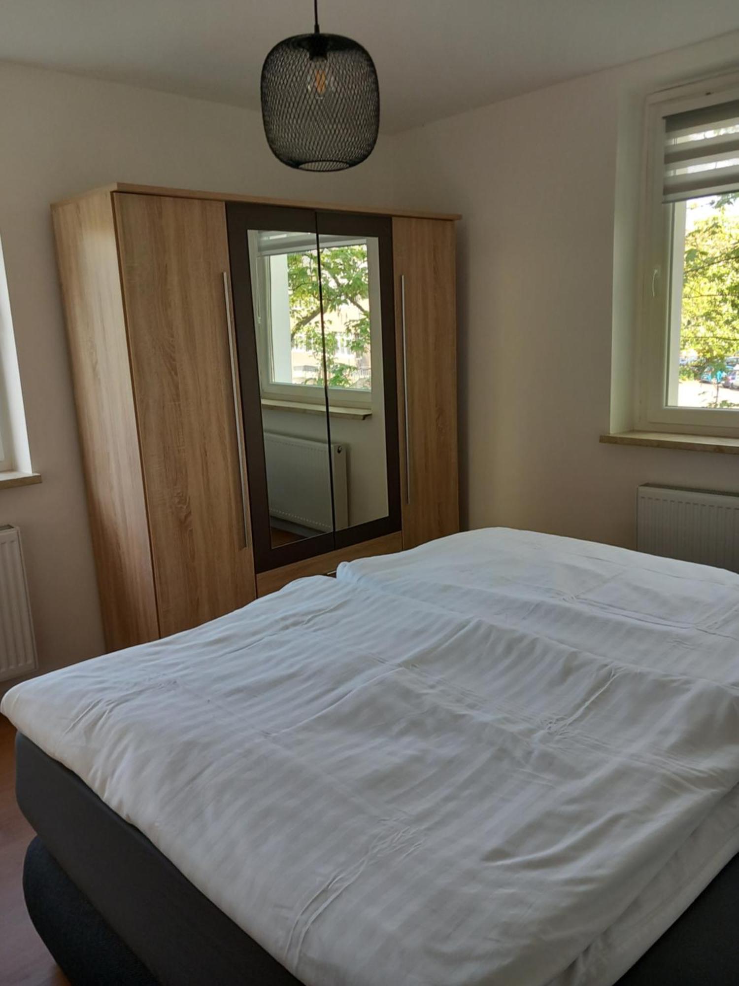 City Apartment Duisburg 1#Netflix &Wlan &Kingsize Bett &Kaffee Maschine & Central & 500M Innenhafen & 2 Min U Bahn Exterior photo