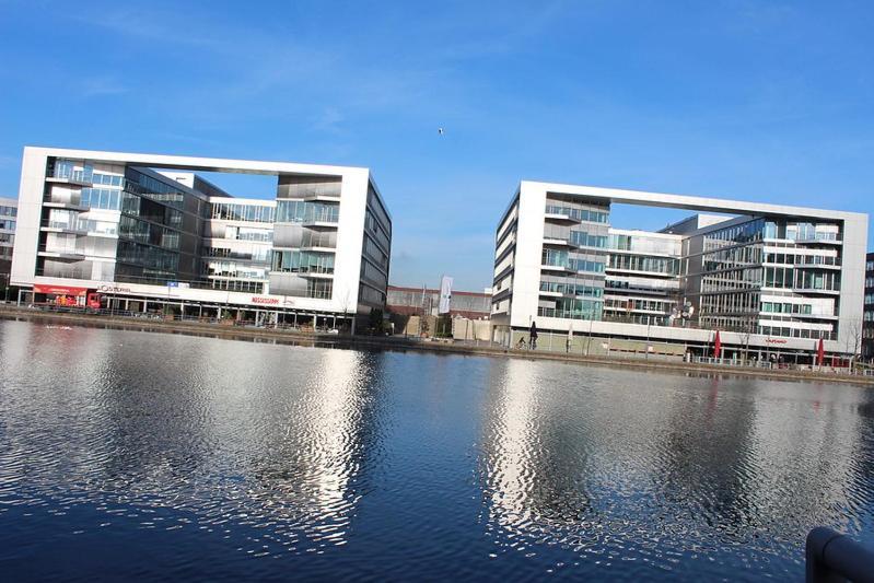 City Apartment Duisburg 1#Netflix &Wlan &Kingsize Bett &Kaffee Maschine & Central & 500M Innenhafen & 2 Min U Bahn Exterior photo